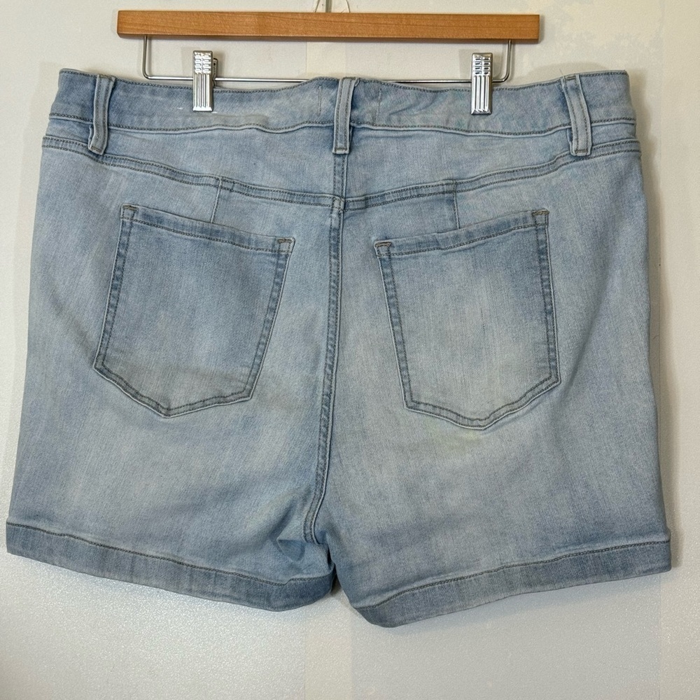 Lane Bryant Flex Magic Waist Mid Rise Signature Denim 4" Shorts Plus Size 20 - Picture 6 of 9
